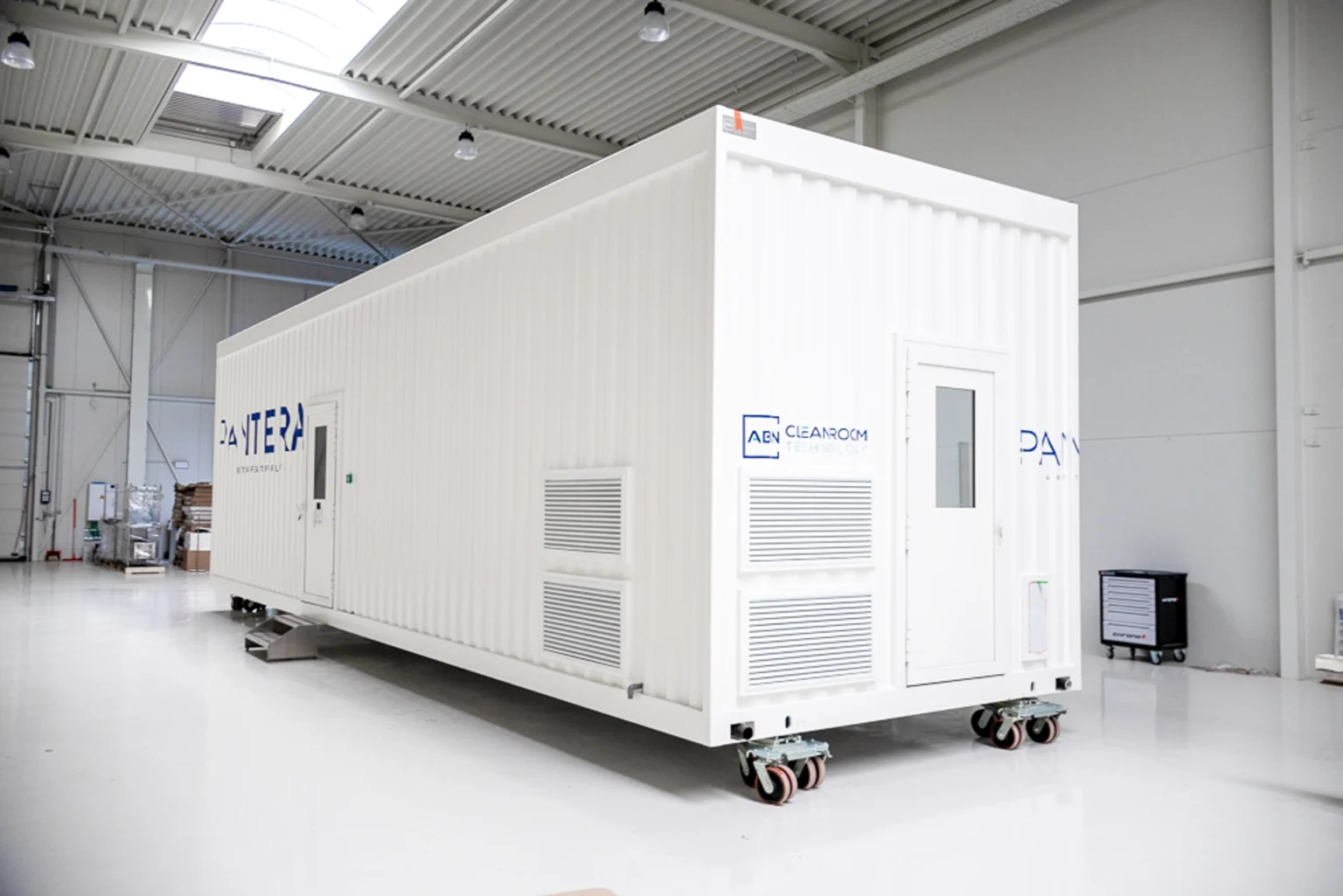 SteriCube mobile cleanroom unit on wheels in the production hall, ready for delivery